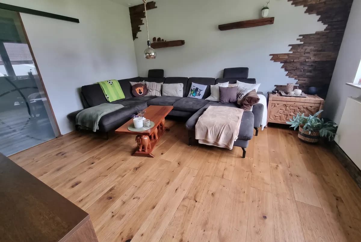 Wohnzimmer mit Eiche Boston — von der Raumansicht aus dem Foto gerechnet